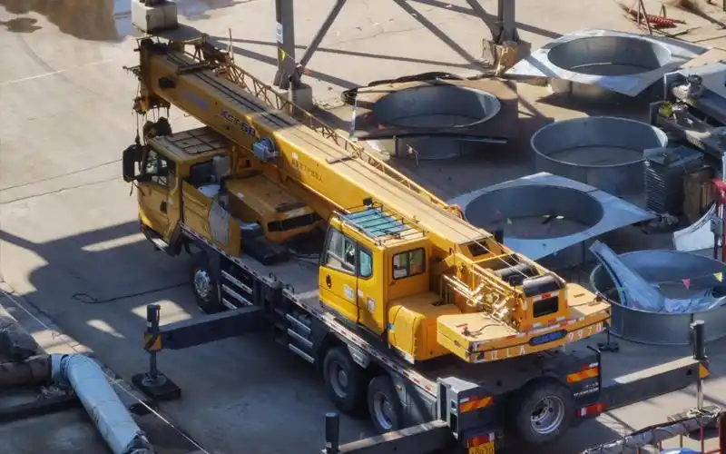 徐工集团 xct50起重机 换热器管束吊装作业