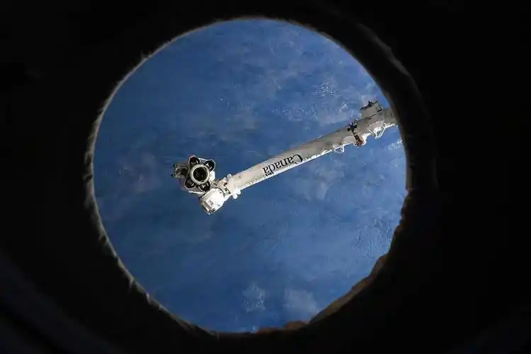 求一些优秀的宇宙/宇航员壁纸