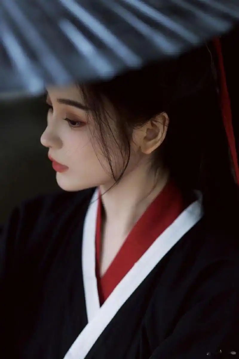 《长月烬明》中姒婴扮演者王一菲最新古风写真!