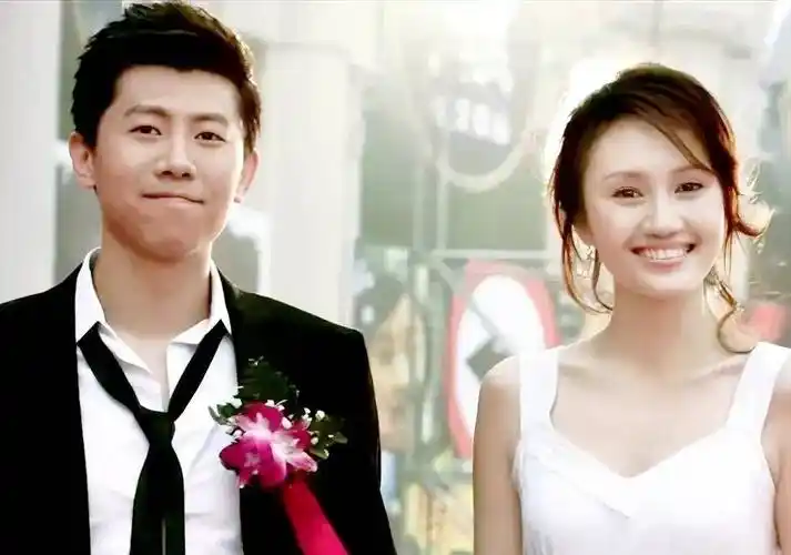 夏雨风雨飘摇的爱情史,她曾两次爱上女演员袁泉,并与高圆圆度过了48