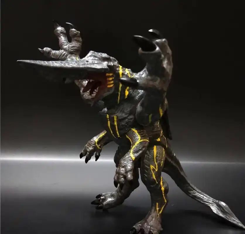 环太平洋怪兽模型展示:不论刀头兽还是斧头兽,都是开菊兽