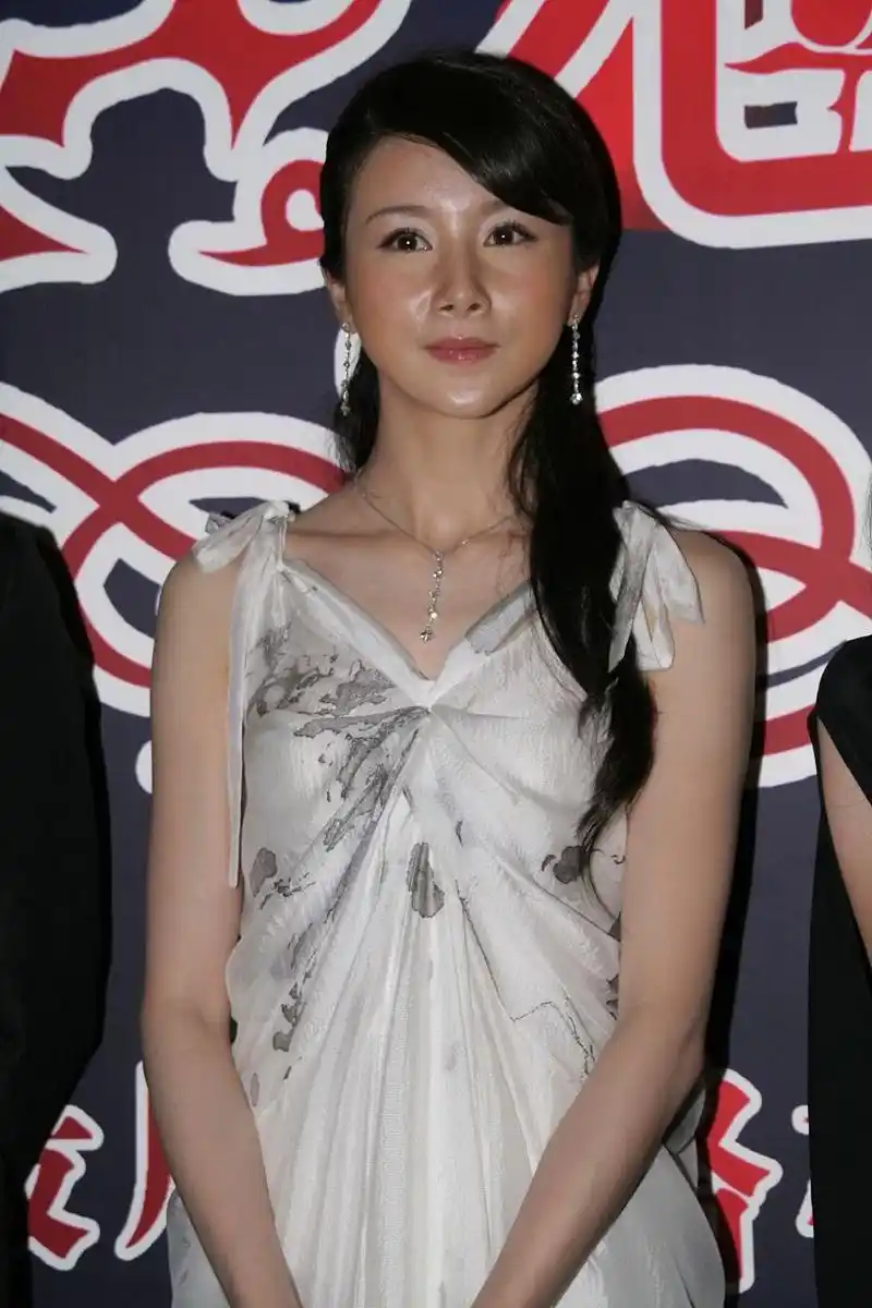 最近,一则关于知名演员孙菲菲在拍摄电视剧血色恋情期间遭受导演