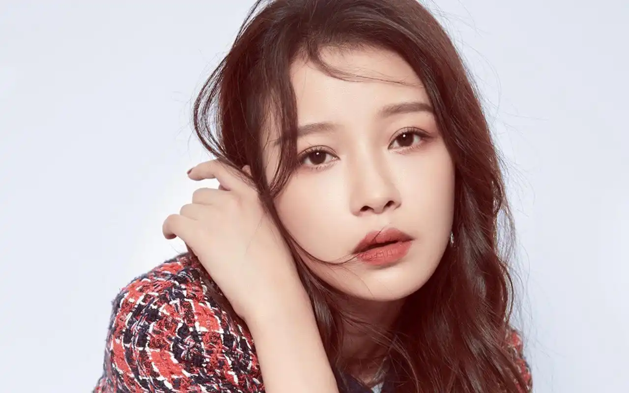 孙怡清新靓丽写真图片桌面壁纸