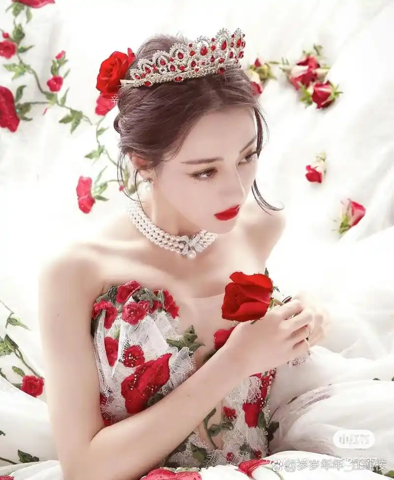 热巴封神了好吧 这几张爱死了06 在韩国也是四代神颜啊#迪丽热巴