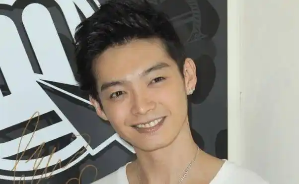 身为"飞轮海"中的一员,辰亦儒虽然不是最优秀的,但是却很幸福_时候