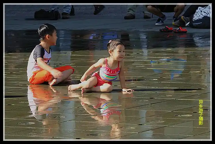 夏日童趣_____戏水(三)原创 - 异乡游子 - succeedhu_5188的博客