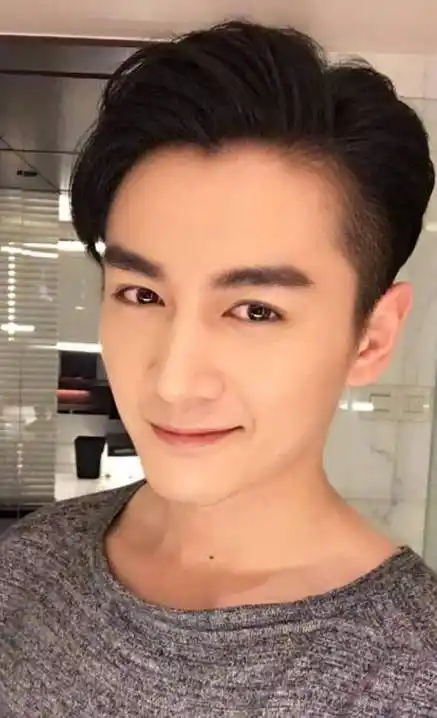 陈晓长得那么帅,站在郭京飞身边却像个路人一样!_机场_低调_明星