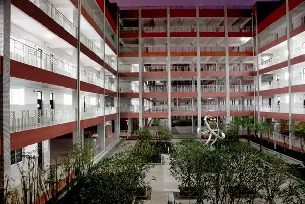 武汉市汉铁高级中学