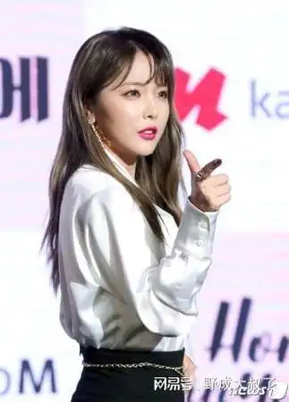 韩国女歌手洪真英图集