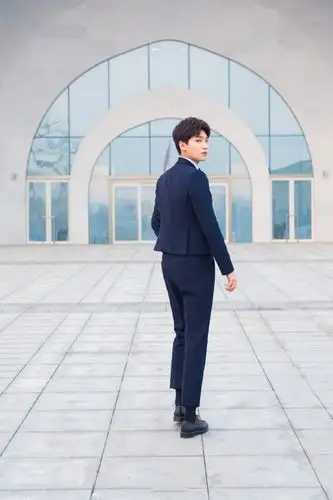 邢昭林英伦西装杀图片 邢昭林图片