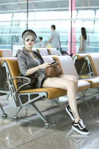 花样玩转时尚单品 李晓峰演绎最潮机场style