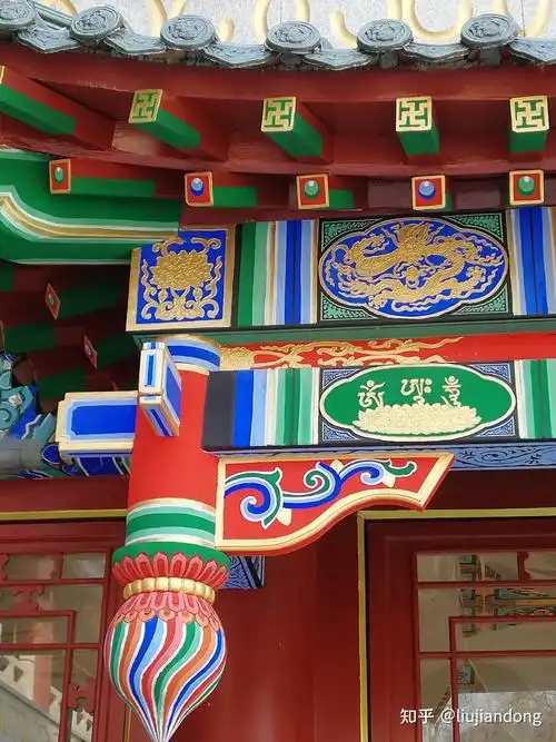 古建筑彩绘之大雄宝殿彩绘蓝天白云背景墙壁画