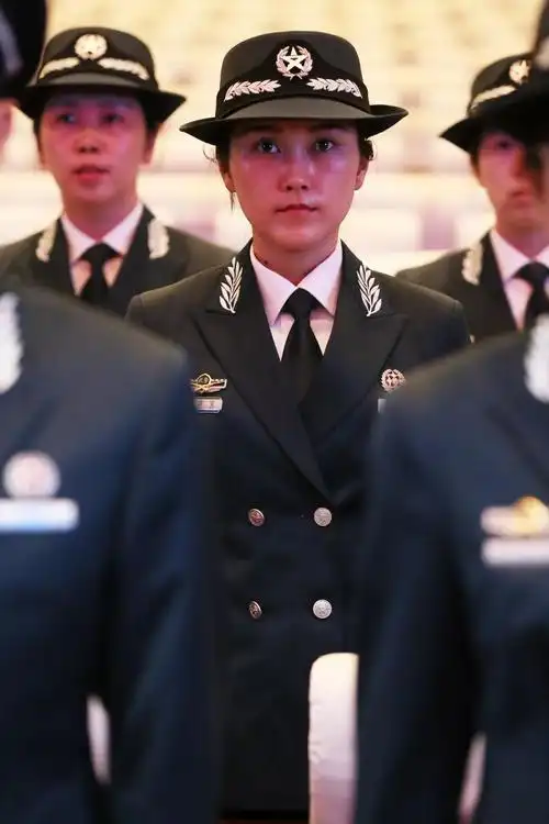 武警部队举行文职人员授装暨宣誓仪式