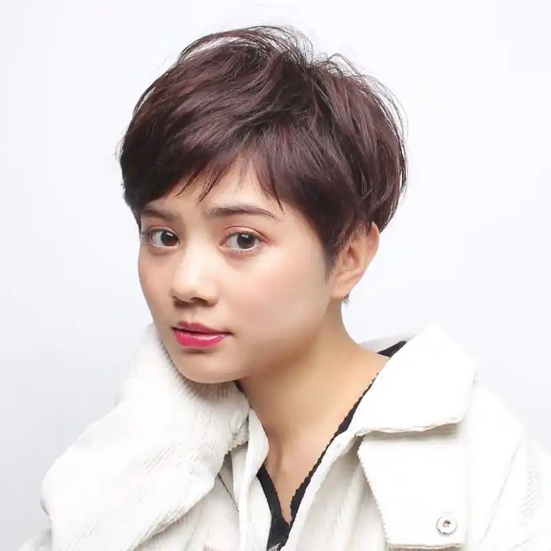 气质,那清爽干净的一款超短发也是能够让你拥有着更多几分的时尚魅力