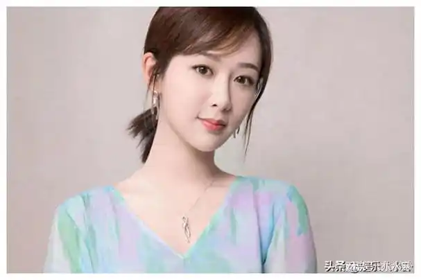 与杨紫分手1年,转身爱上毛晓慧的秦俊杰,现在过得怎么