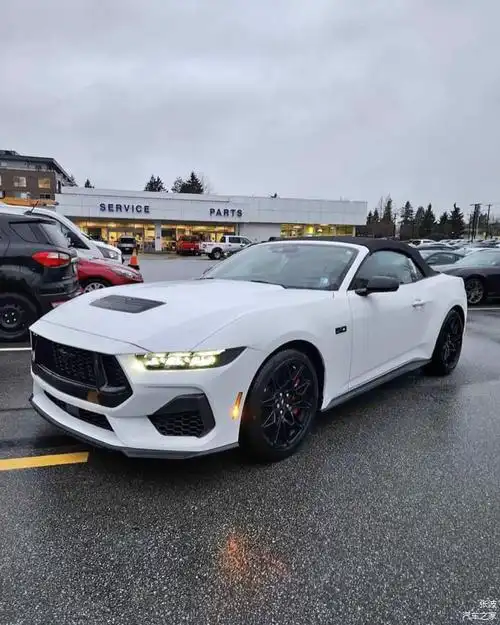 全新福特mustang敞篷版高性能的跑车经典的风格