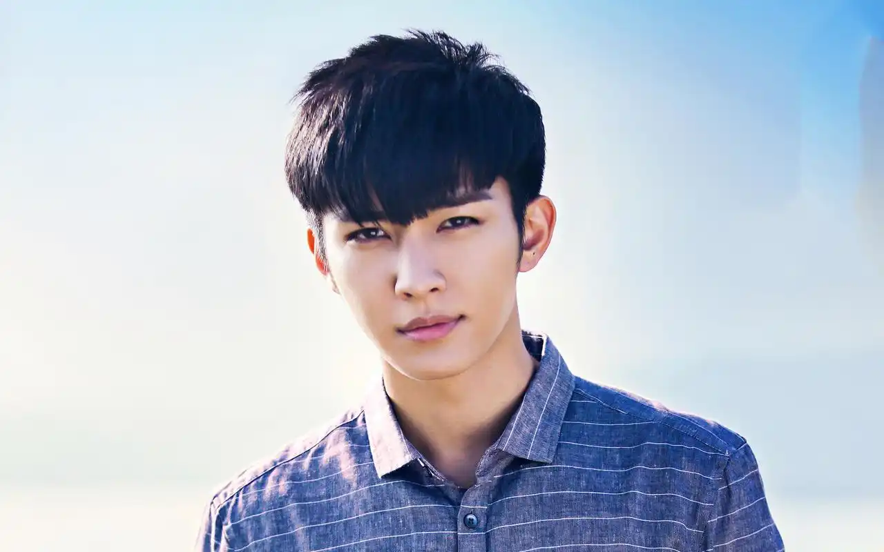 炎亚纶《一路繁花相送》剧照图片桌面壁纸