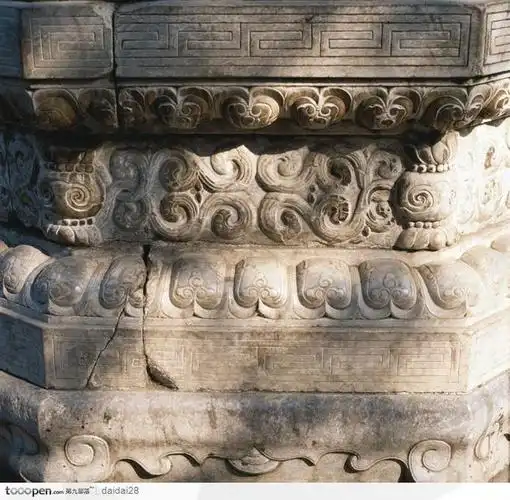 中华石雕柱纹-夕阳下漂亮的植物花纹