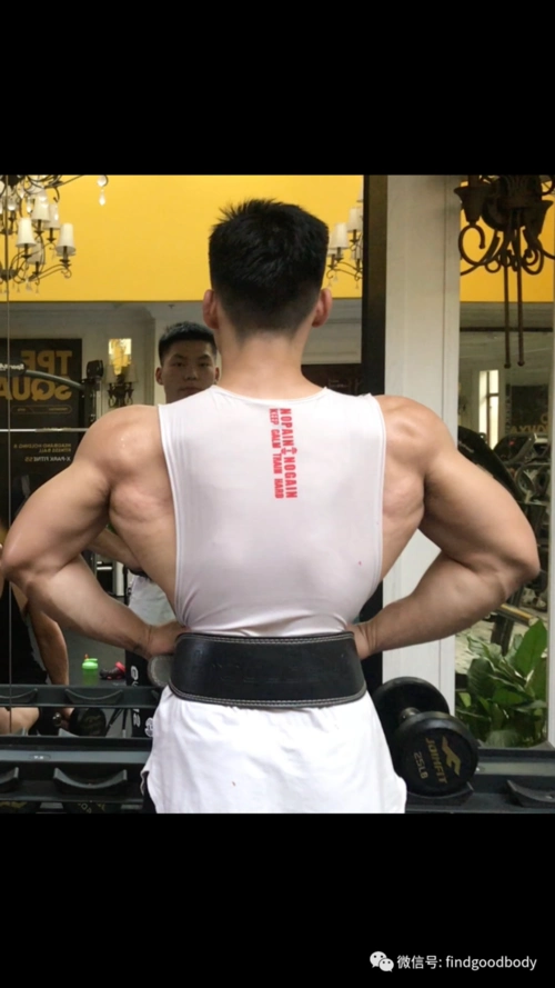 【一点资讯】21岁筋肉小狼狗,这腹肌谁顶得住啊 www.yidianzixun.com