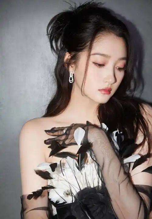 内娱女星爱高定:杨幂高贵,刘亦菲梦幻,宋茜性感,关晓彤绝了_系列_女