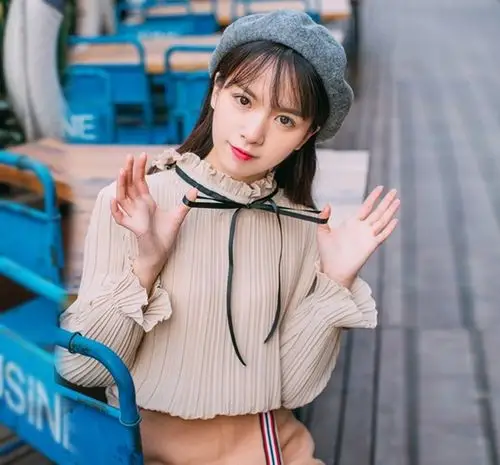 1/10 清新学院风的衬衫是18-25岁女生的专属,搭半身裙显淑女气质