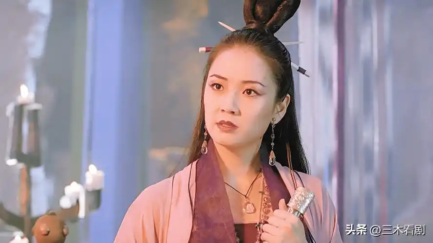 虽然影片中女子如云,但是贾天怡的长相也很惊艳.