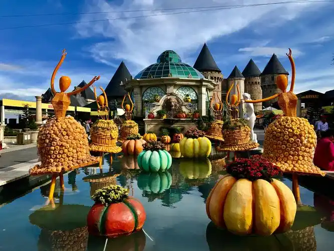 法国建筑别居一格,充满浪漫色彩,好像进入了童话的世界里