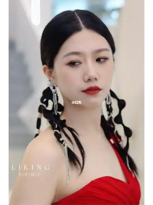 是超级出片发朋友圈简直被赞爆了9494礼服:@liking 来卿婚纱妆造