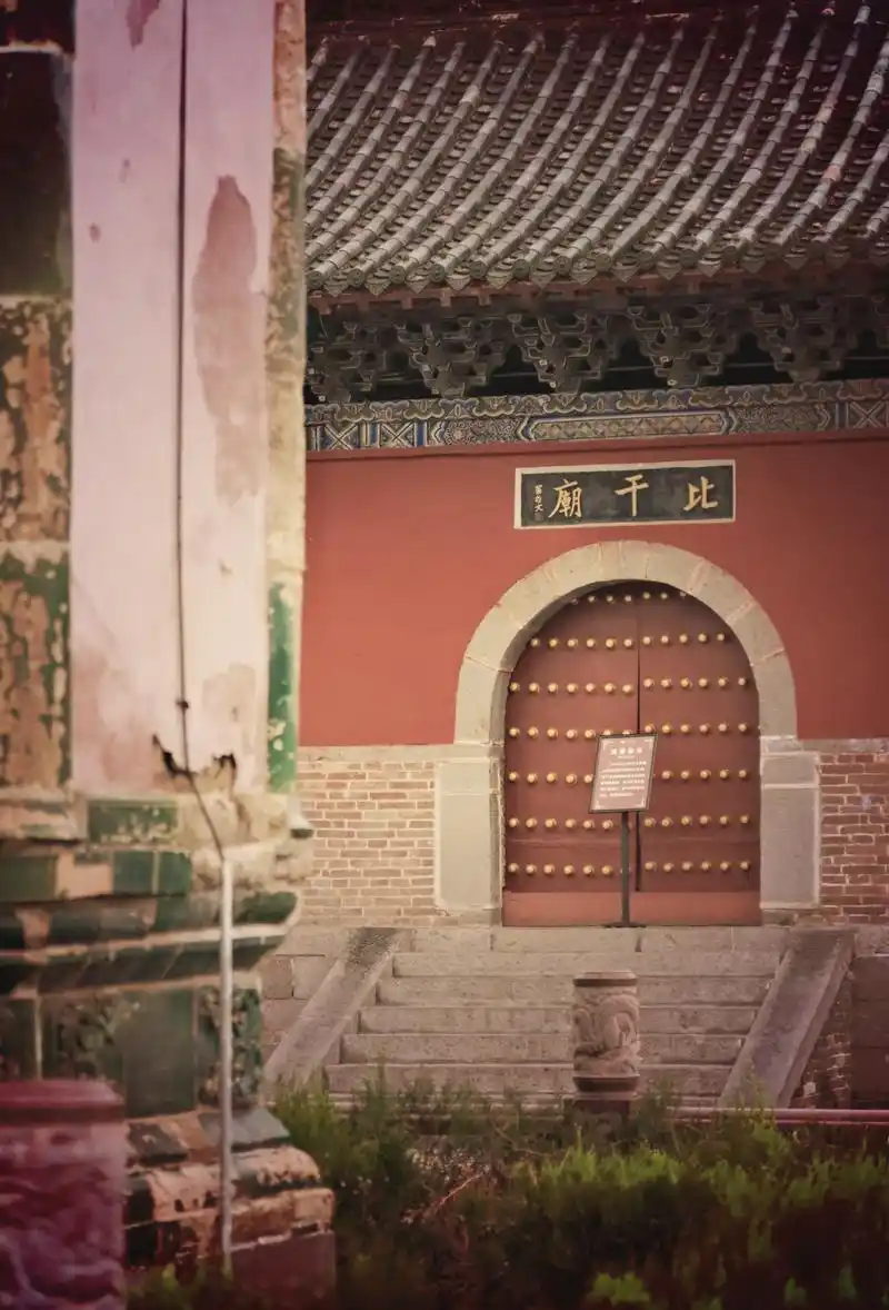 比干庙在什么地方 99新乡比干庙,坐落于河南新乡卫辉市比干庙村,是