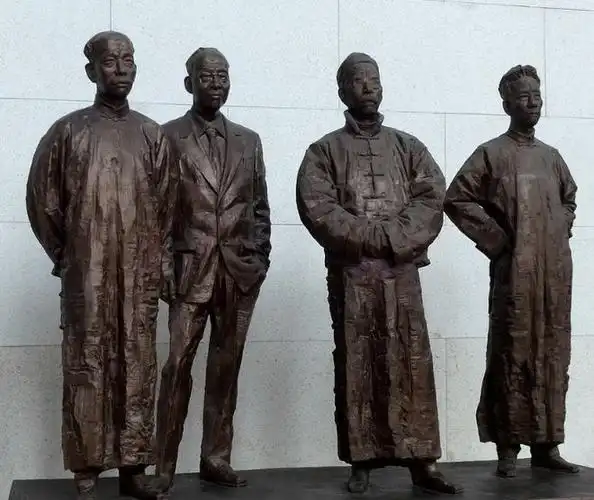 像是在民国时期的梁启超,陈寅恪,鲁迅等人,最后都选择了相信赛先生而