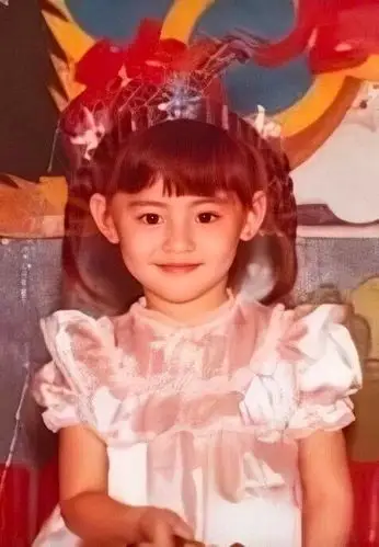 而在节目中被问孩子们都喜欢什么菜的时候,张柏芝却答不上来,随后张柏