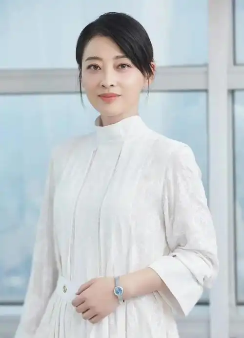 演员梅婷:再婚嫁摄影师,如今一家四口其乐融融