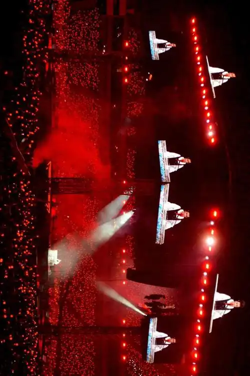 点进来看绝美红海!歌王华晨宇火星演唱会红海照片一次看个够!