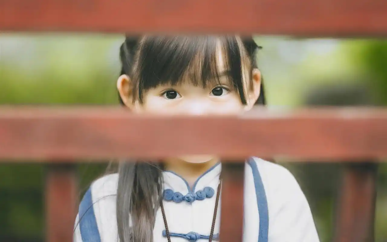 可爱超萌小女孩写真高清桌面壁纸