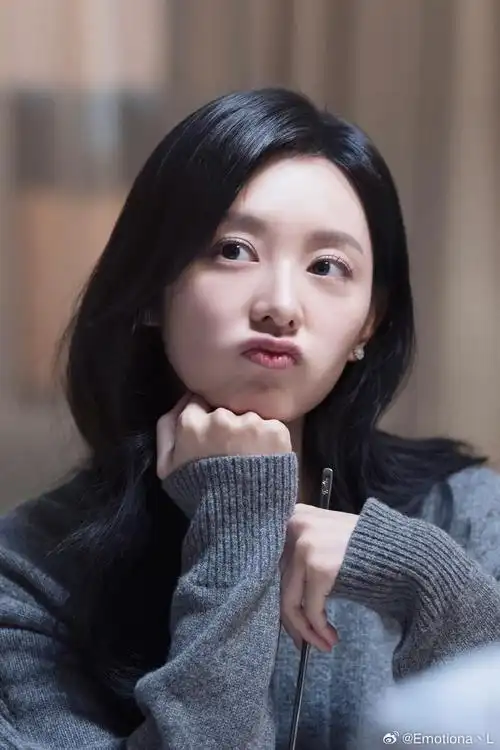 怎么说呢,我从太阳的后裔开始关注金智媛,.