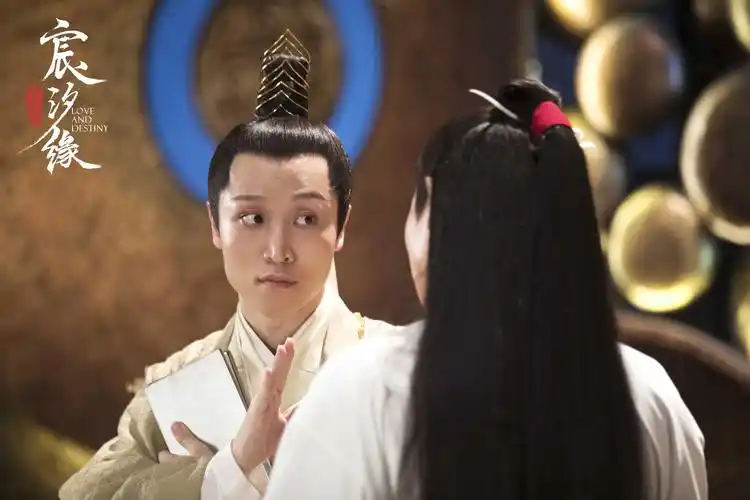 张海宇《宸汐缘》热播不断 青岛大姨再度变身女装大佬