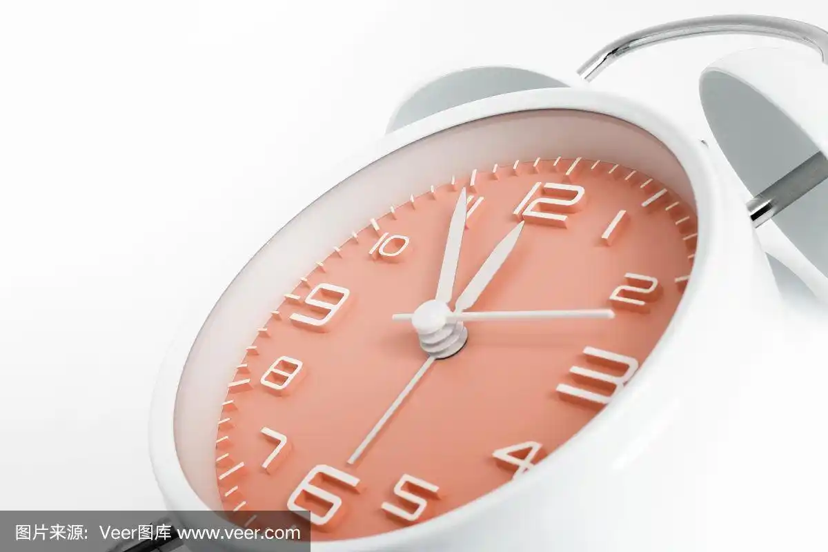 表闹钟与时间5到12橙色钟面,上午11点55分,在白色的背景
