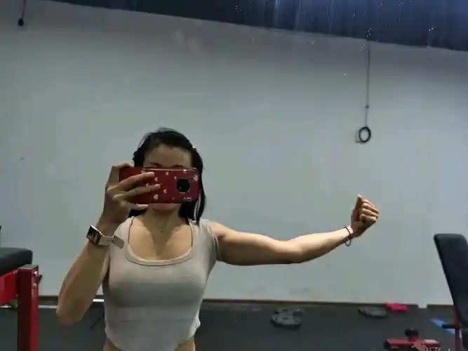 秀一下女生的小老鼠(肱二头肌)_哔哩哔哩_bilibili