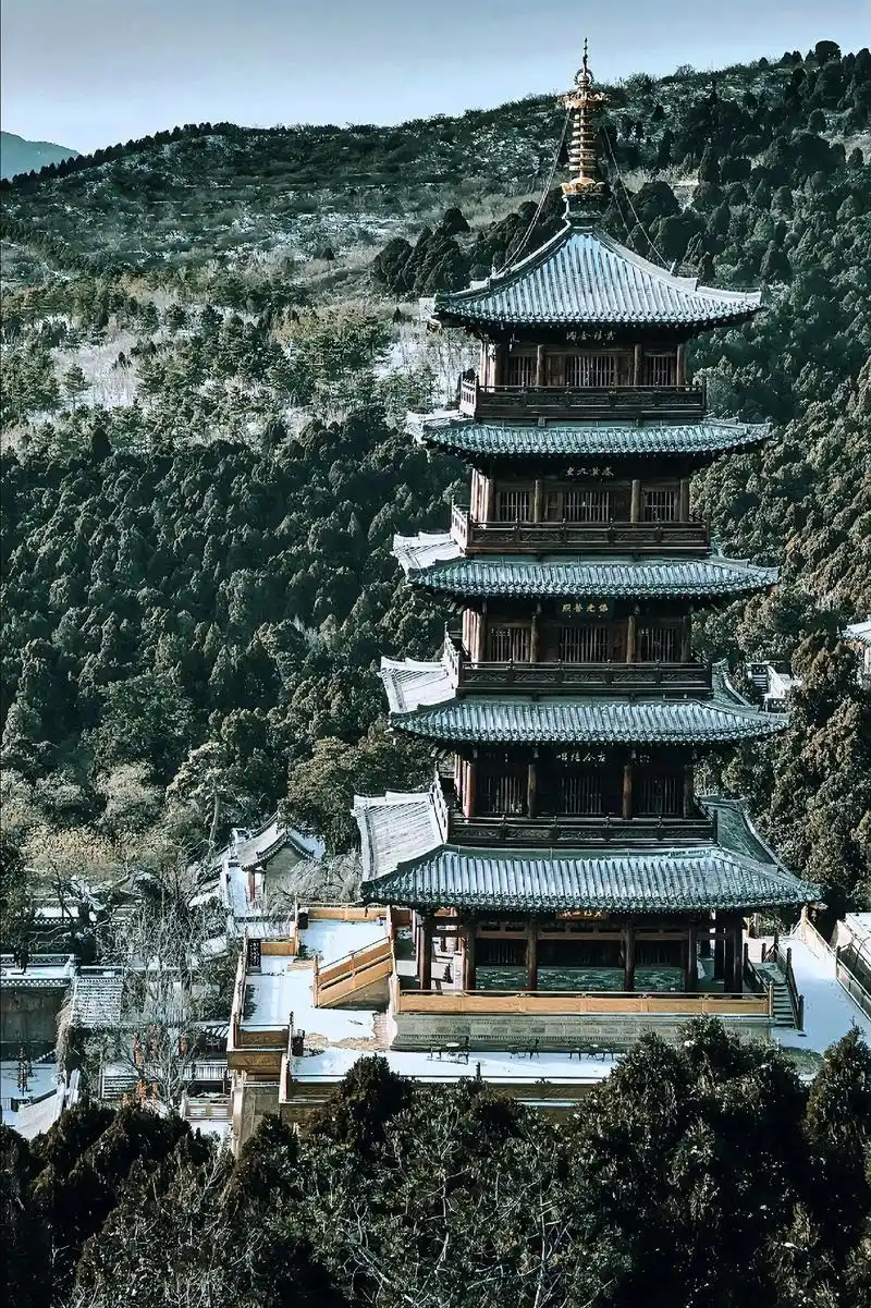 太原太山龙泉寺,原名昊天祠,始建于唐.初为道观, - 抖音