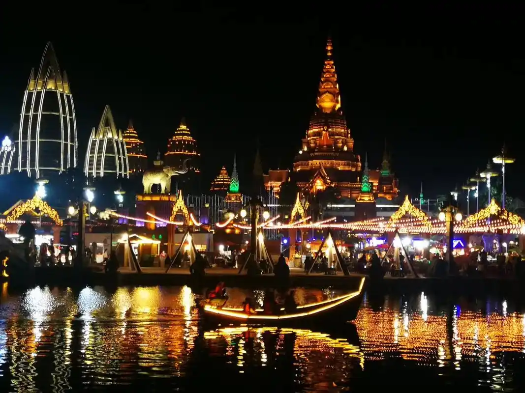 美图|夜幕下的西双版纳告庄西双景湄公河两岸