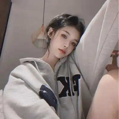 很有生活气息的不像网图的头像女 看上去很真实的网恋女生头像