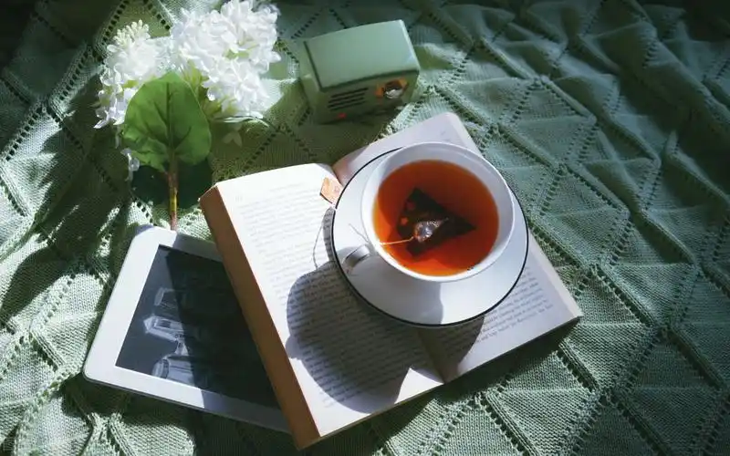 形容一个人冷漠的句子说说心情 表达忽冷忽热的句子 - 唯美句子- 不二