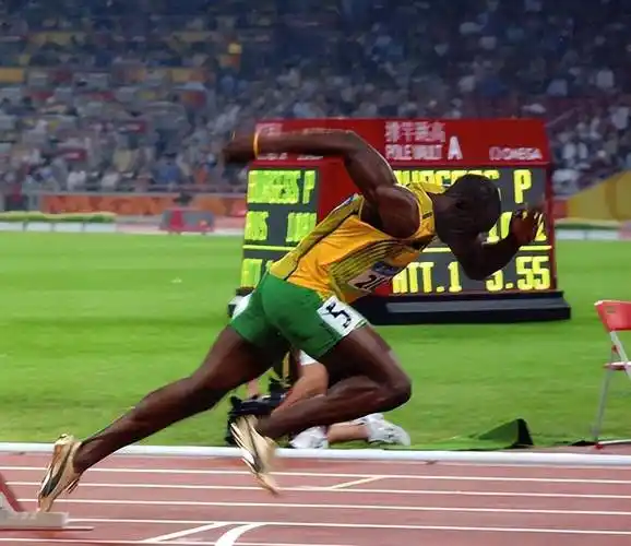 以神的姿态降临,留下凡人的背影,百米世界纪录博尔特的传奇人生_训练