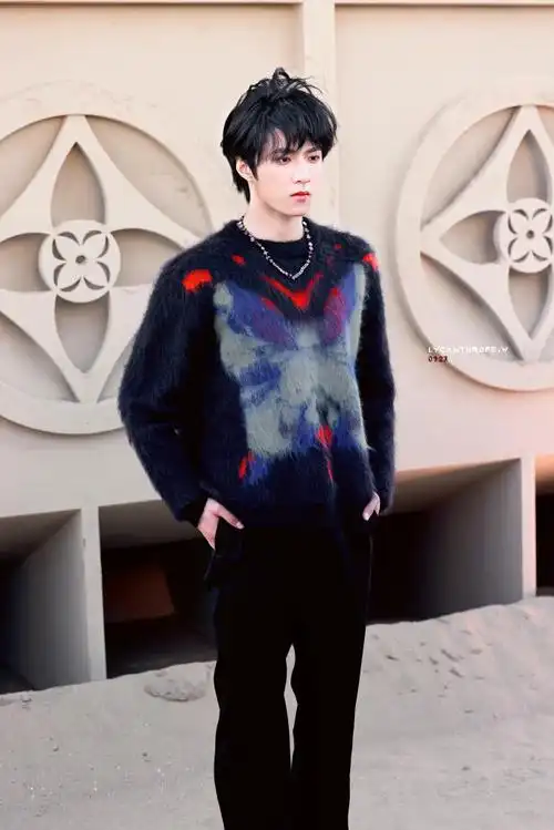 刘耀文 lv阿那亚男装大秀##刘耀文 十七炽发利刃开秋霜