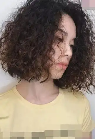 小卷短头发烫发发型图片 各种脸型卷头发造型图片2