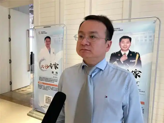 我们将在东胜区人民医院成立肝病的专病门诊和慢病门诊,所有专家都会