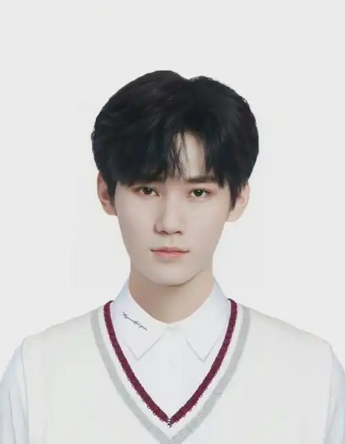 张真源专业考试拍立得照