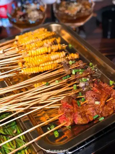 这样吃烧烤才爽呀.