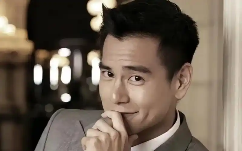 "各位彭于晏马上集合自律起来"