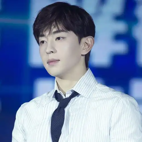 邓伦帅气迷人头像